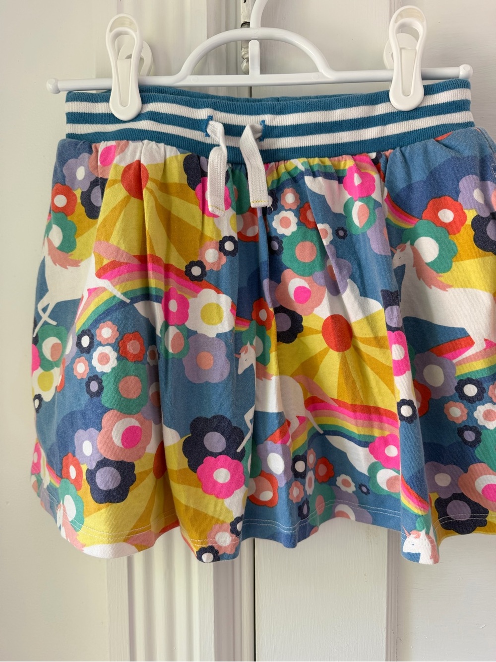Girls Mini Boden Rainbow and Unicorn Skort, size 8-9